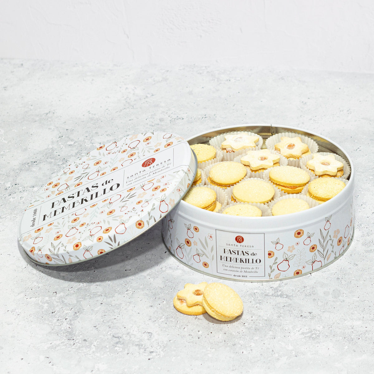 Lata abierta de pastas de membrillo Santa Teresa de 600 g con su tapa decorada